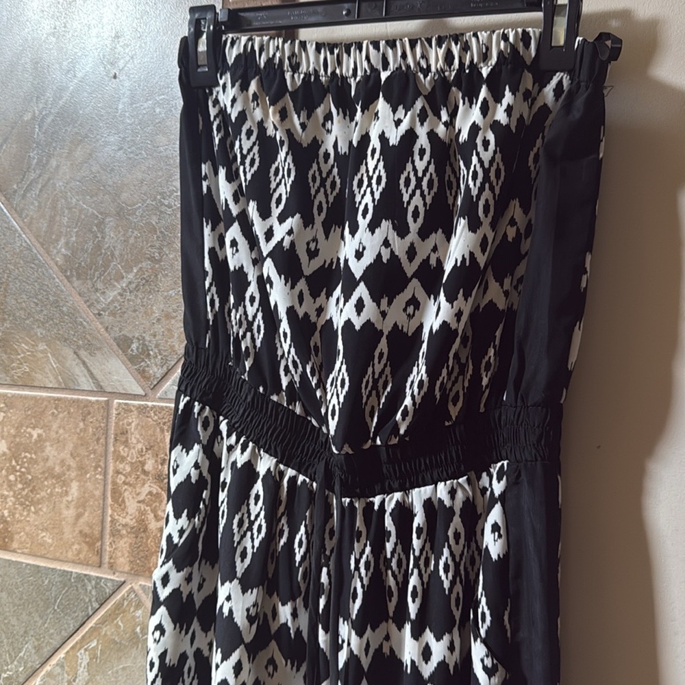Stylish Black and White Geometric Dress